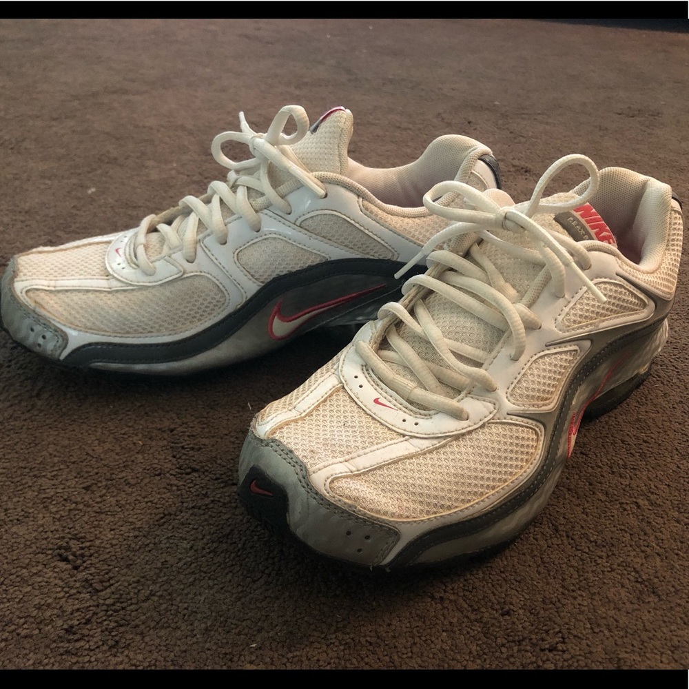 Nike tennis shoe